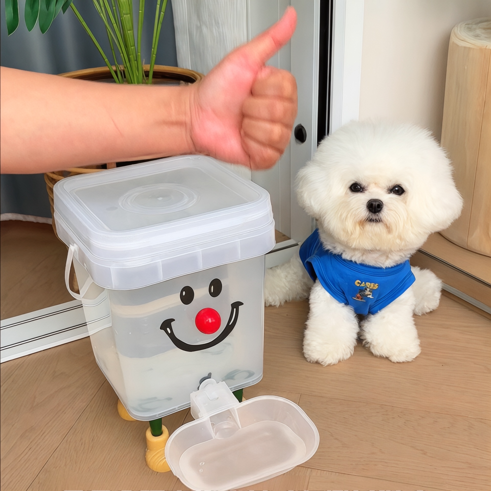 Smiling Face Pet water dispenser with Legs and Tap
